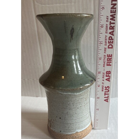 Studio Art Pottery Drip Glaze Sandstone Vase 8.75” Inch" Green Gray Signed - Picture 7 of 12